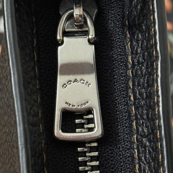 Coach Logan Field Small Crossbody Black Multi EEUC - Picture 9 of 9